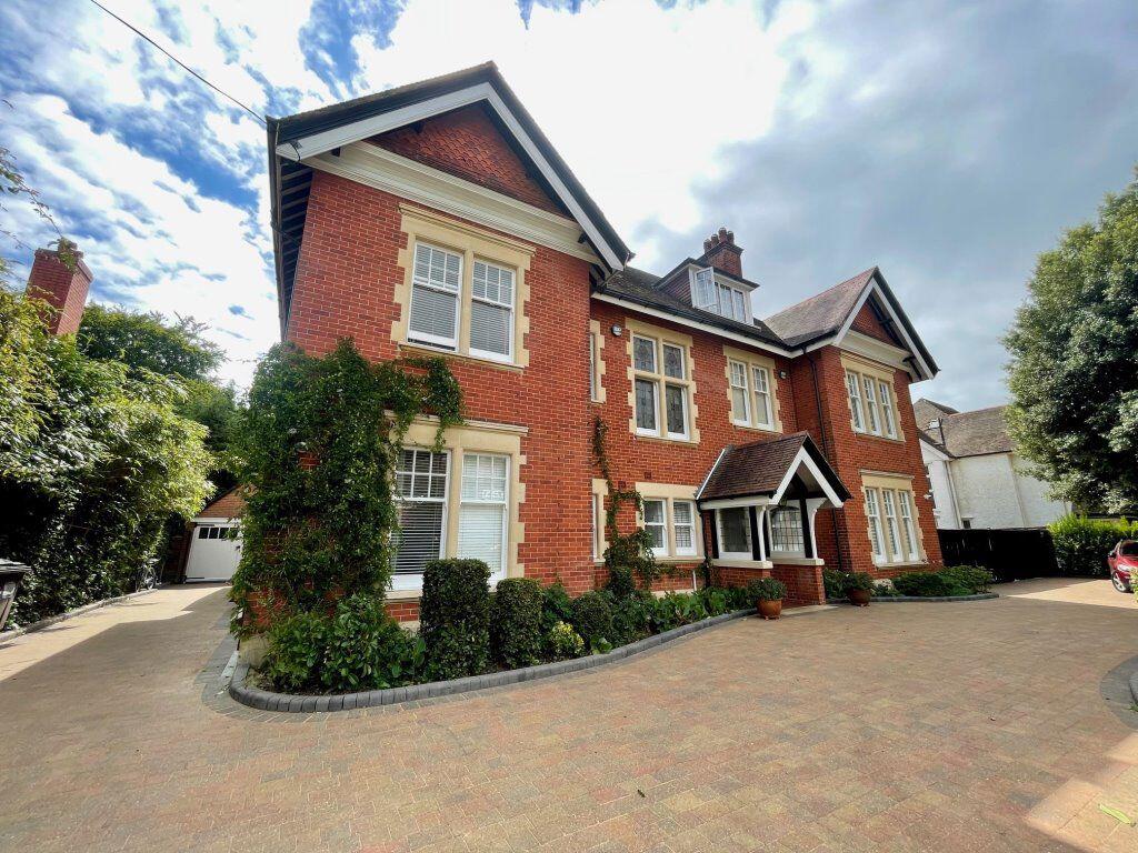 Main image of property: THREE DOUBLE BEDROOM STUDENT FLAT (P1019)