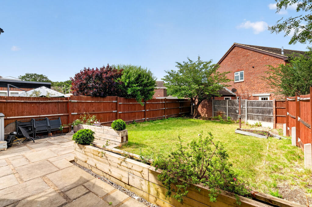 House in Wokingham, Emmbrook - View 2