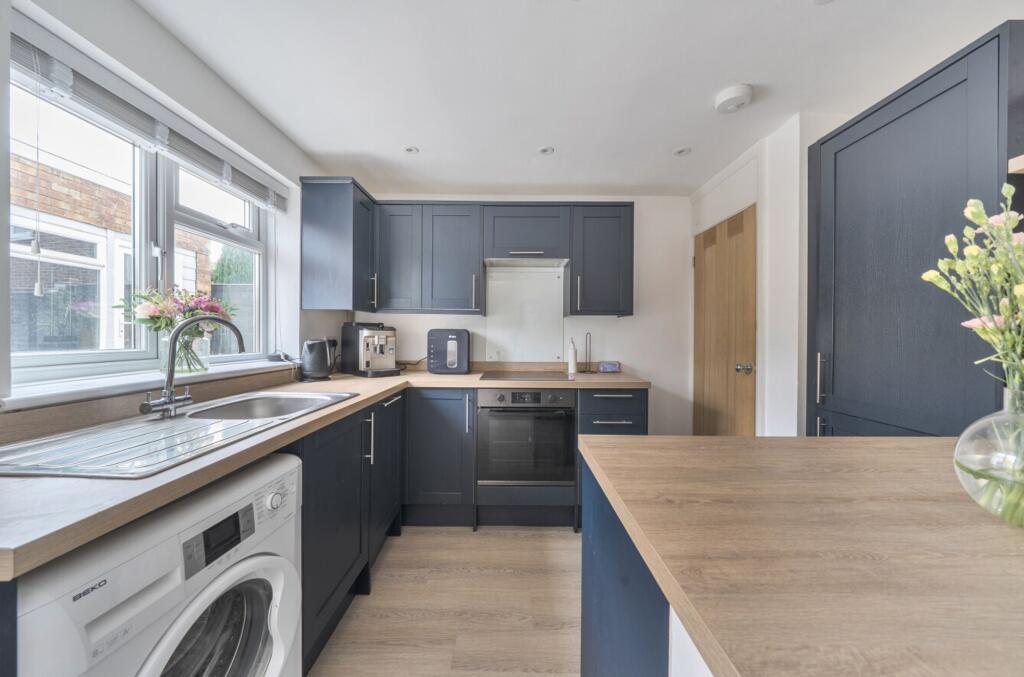 St. Davids Road, Thornbury, BS35 - More