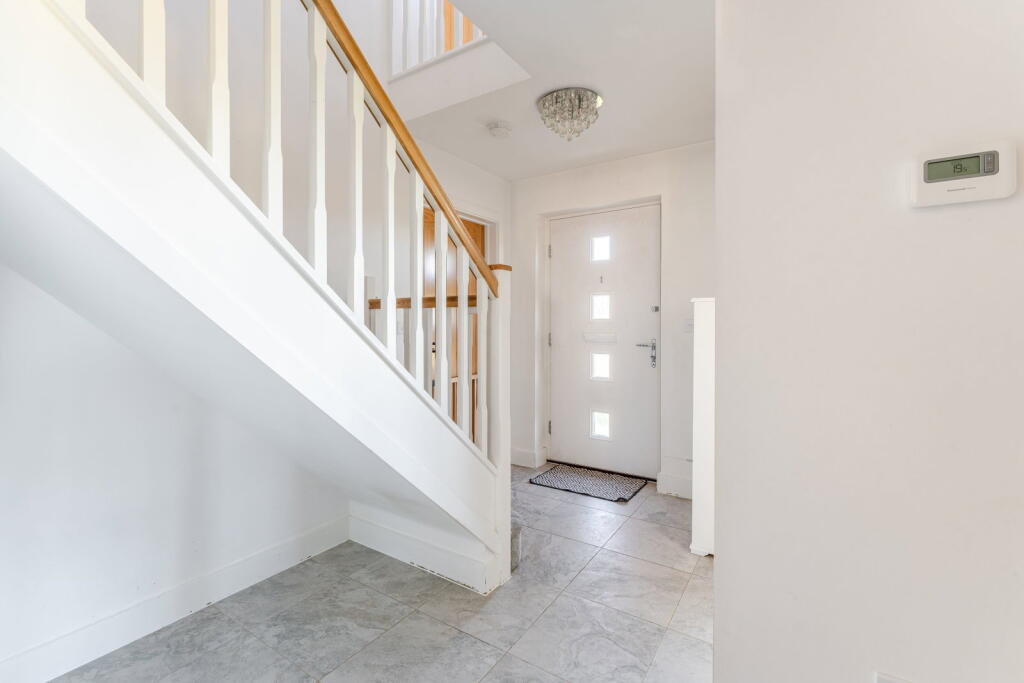 Woodside Avenue, Hutton photo 4