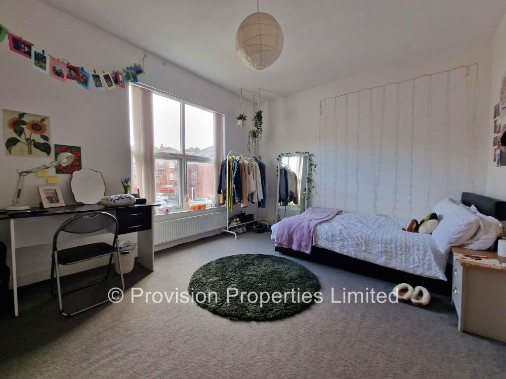House in Leeds, Hyde Park - View 3