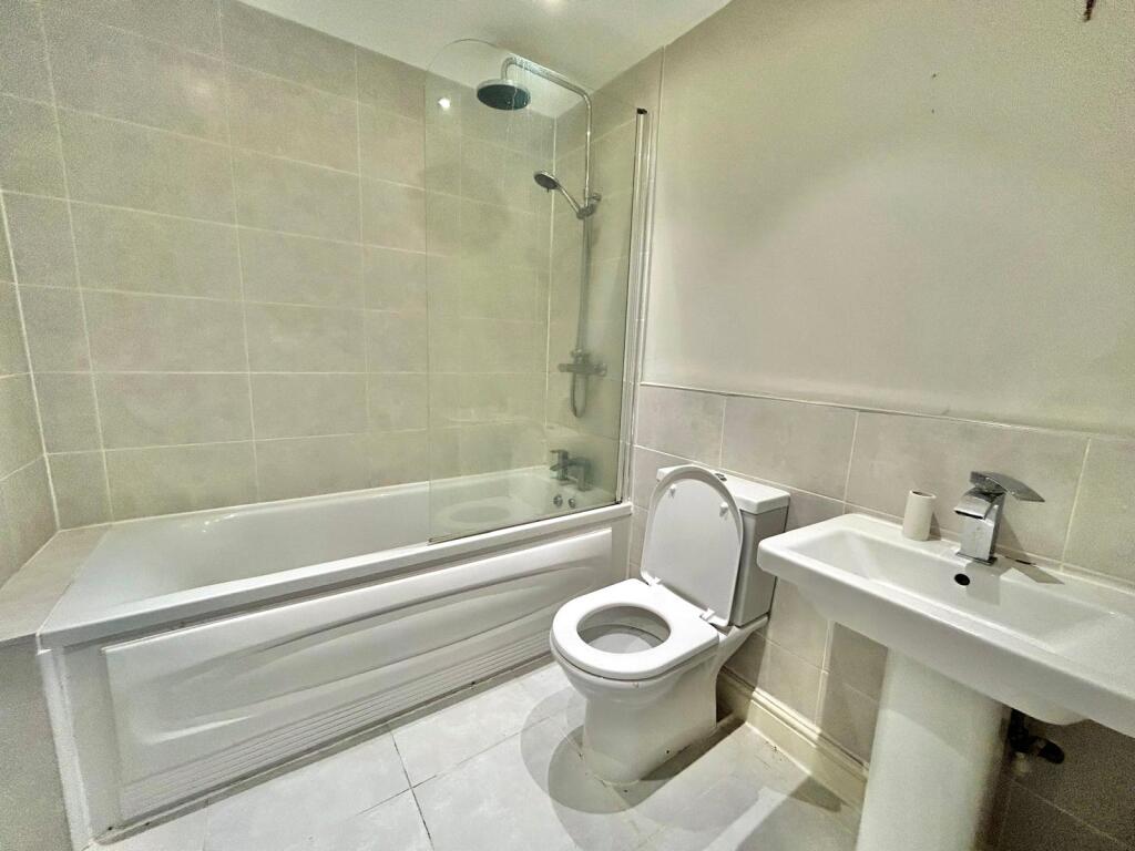 Apartment in Wirral, Liverpool City Region - View 4