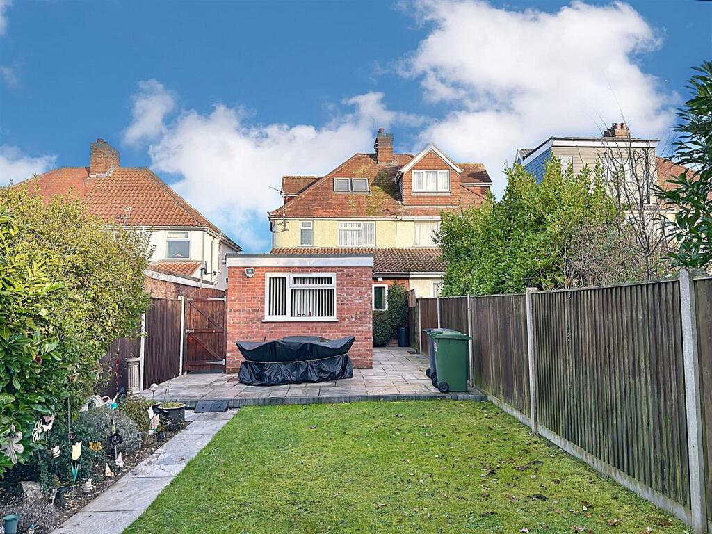 Walmer Road, Pakefield, Lowestoft, Suffolk, NR33 photo 2