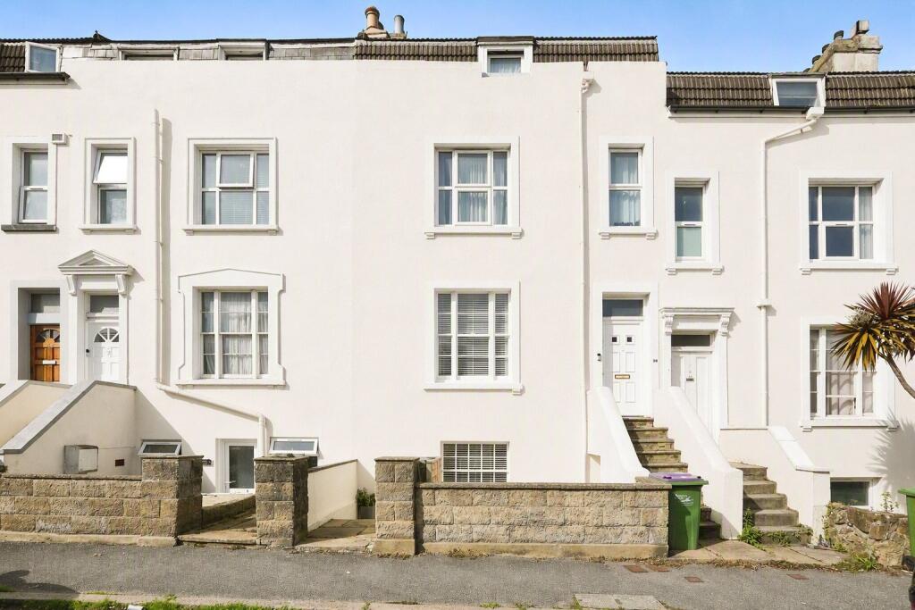2-bed flat on Victoria Grove, Folkestone, Kent, CT20, £250,000