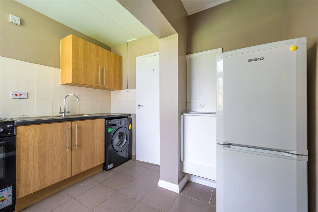 Apartment in Wolverhampton, West Midlands - View 2