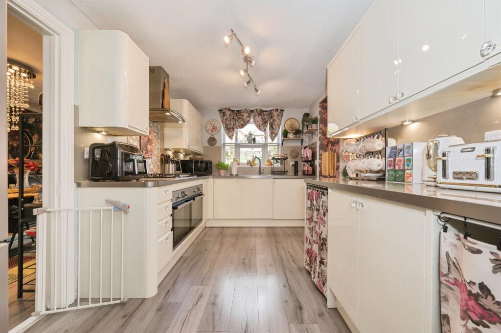 House in Southampton - More