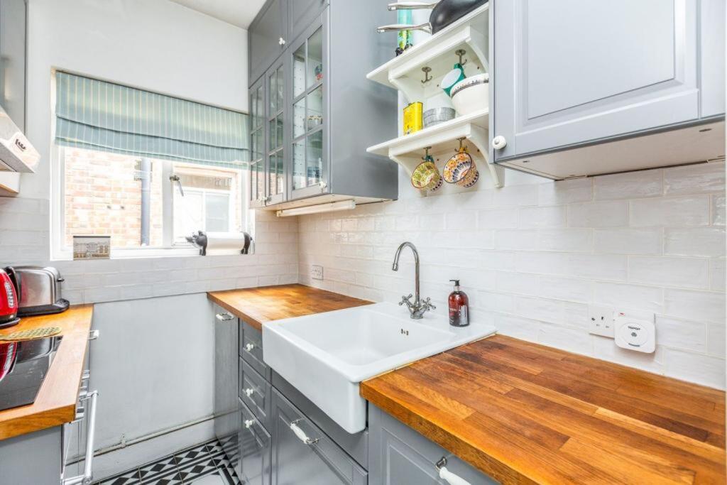 Main image of property: Rangemoor Road, London, N15