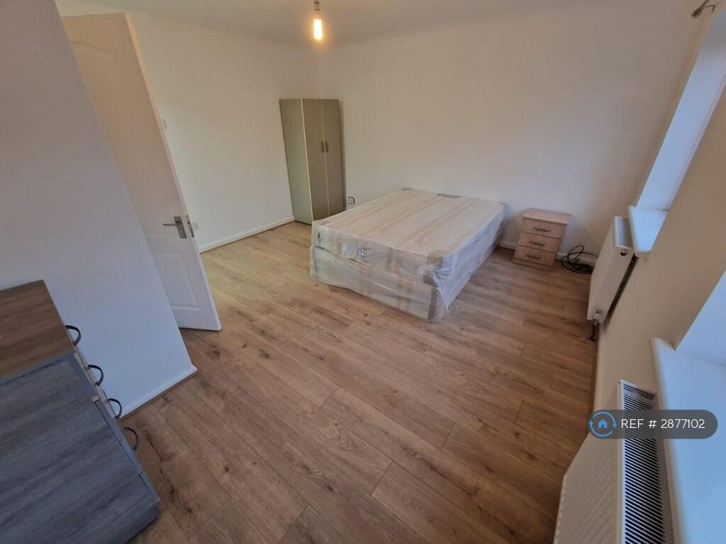 5 bedroom terraced house for rent