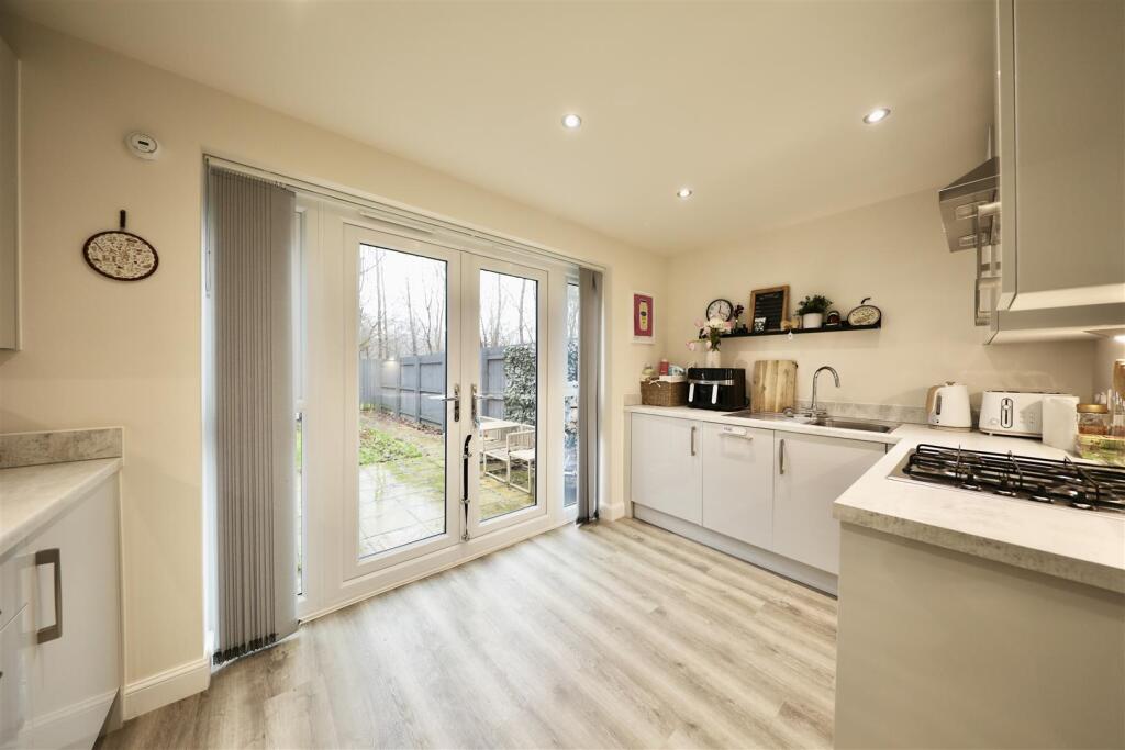 Banks Drive, Hessle photo 3