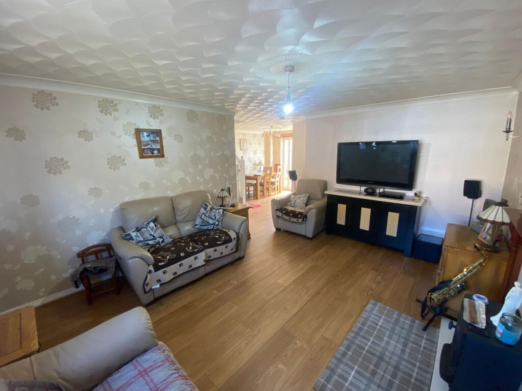 20 Cairnwell Road, Chadderton OL9 0NF photo 3