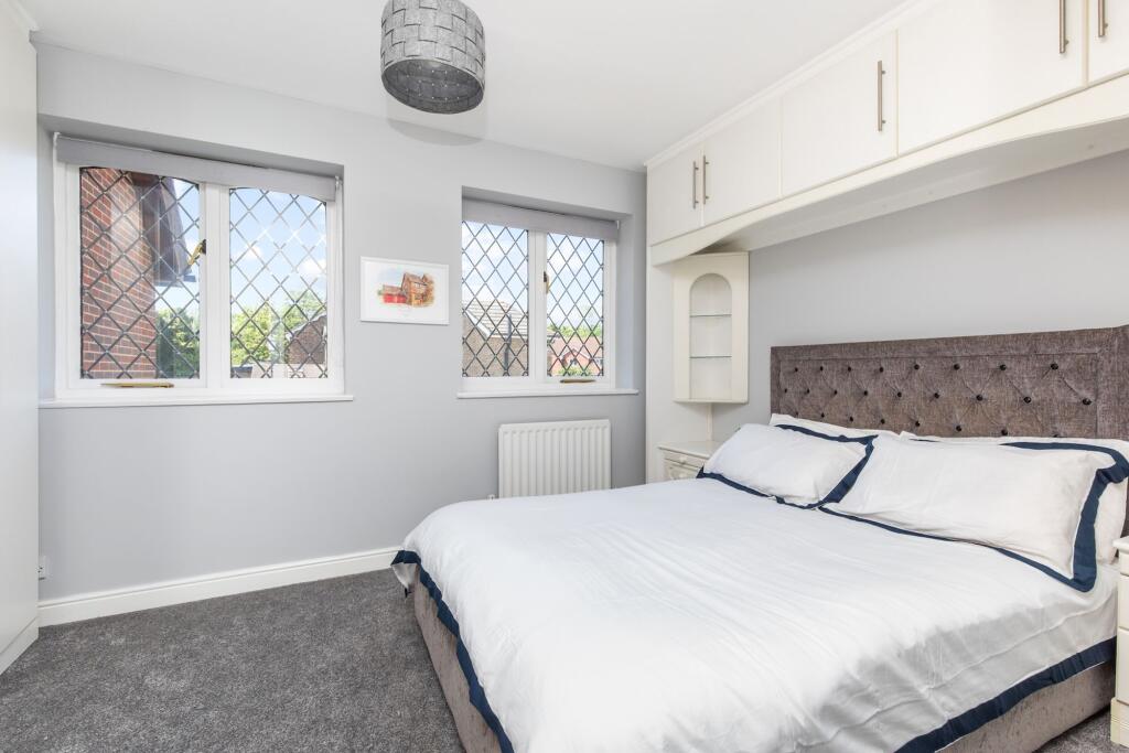 House in Horsham, Roffey, North Horsham - More