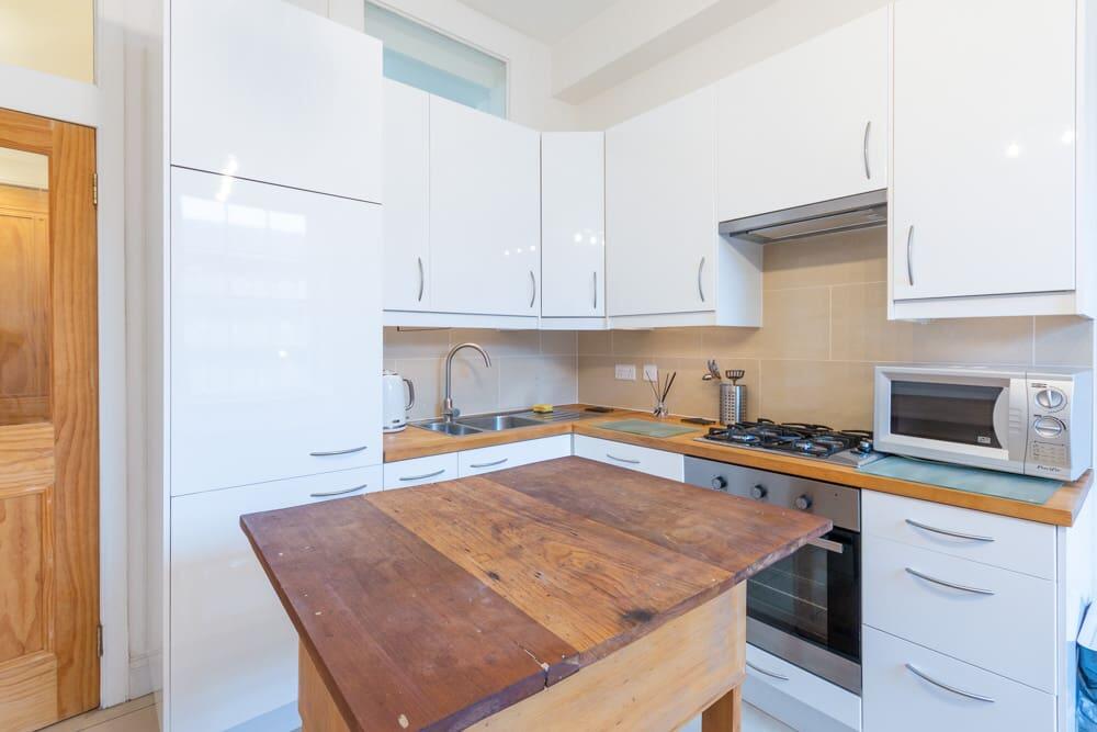 Apartment in Edinburgh, Old Town - View 3