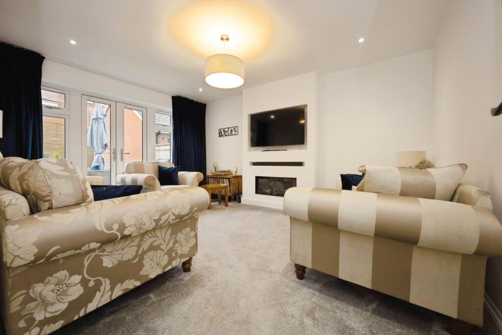 House in Silsoe, Central Bedfordshire - View 4