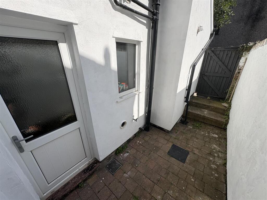 House in Preston - View 5