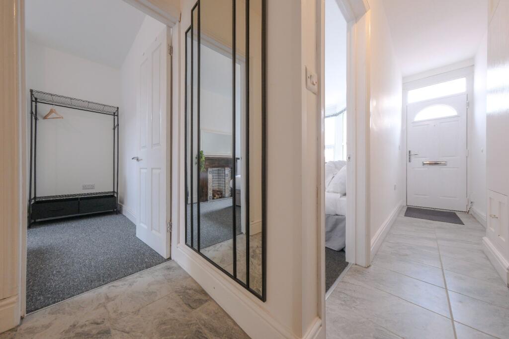5 bedroom semi-detached house for rent