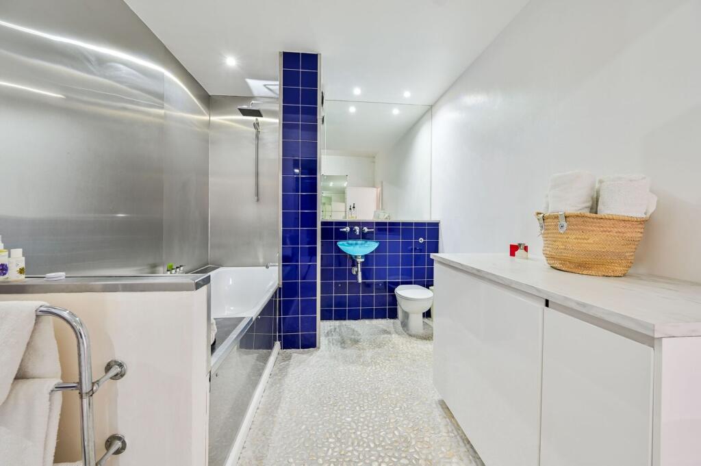 Apartment in London - More