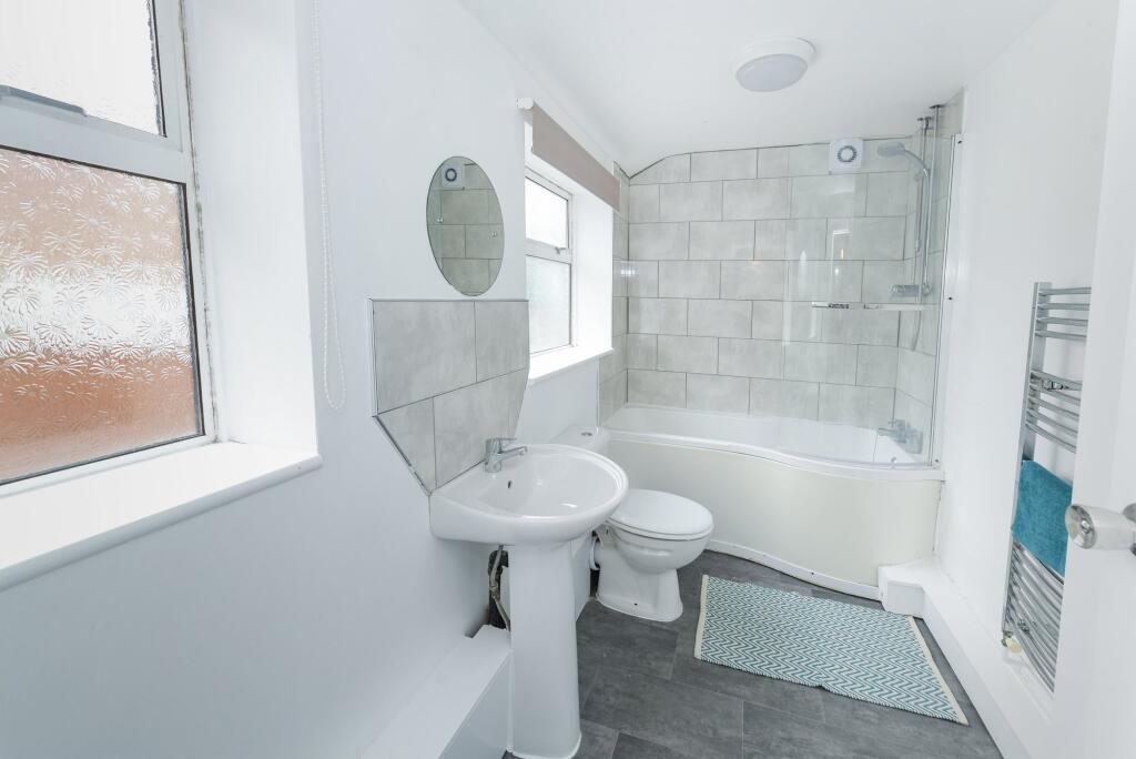 House in Nottingham, Beeston - More