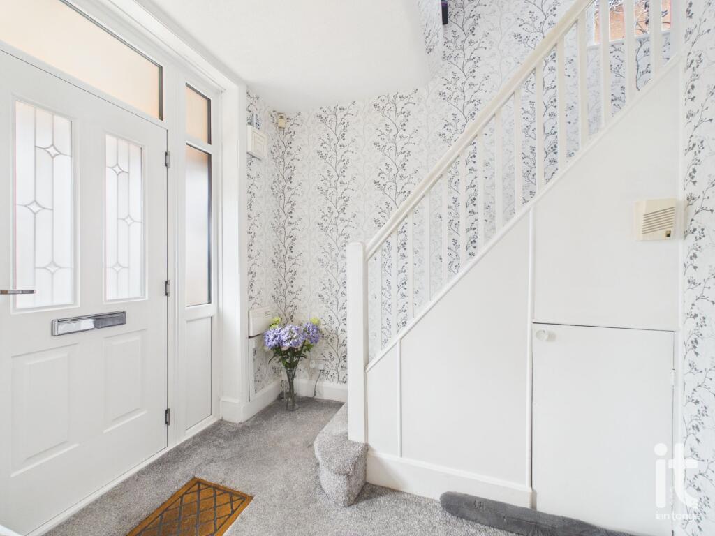 House in Stockport, Mile End, Woodsmoor - More