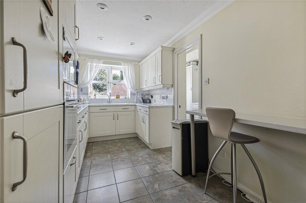 House in Gillingham, Medway - View 4
