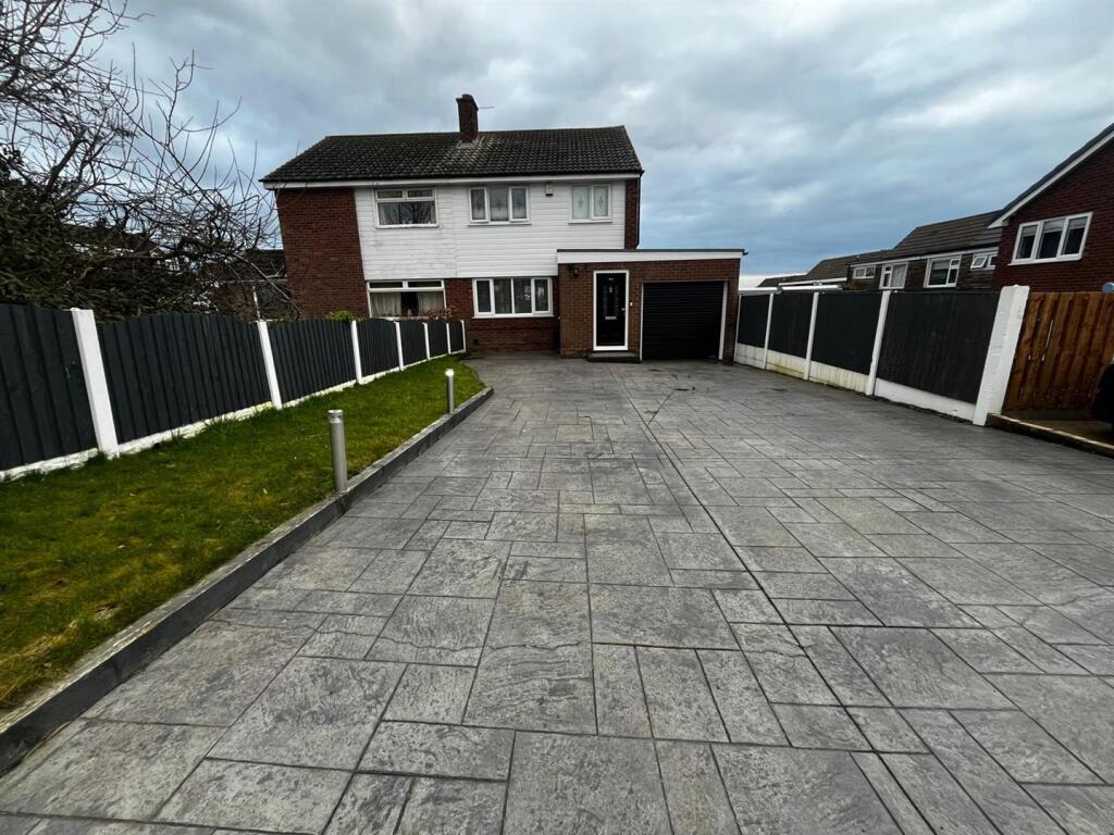 Main image of property: Tennyson Avenue, Dukinfield