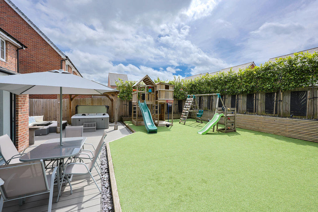 Broadfern, Standish, Wigan photo 4