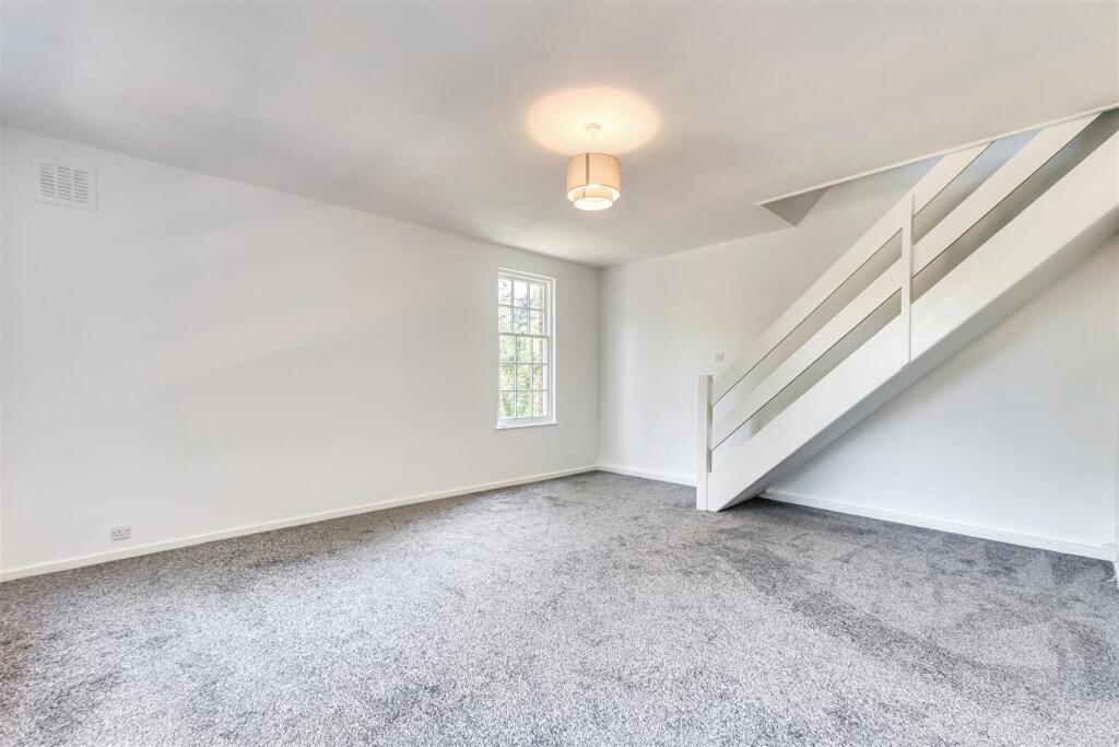 Apartment in Bromley - View 5