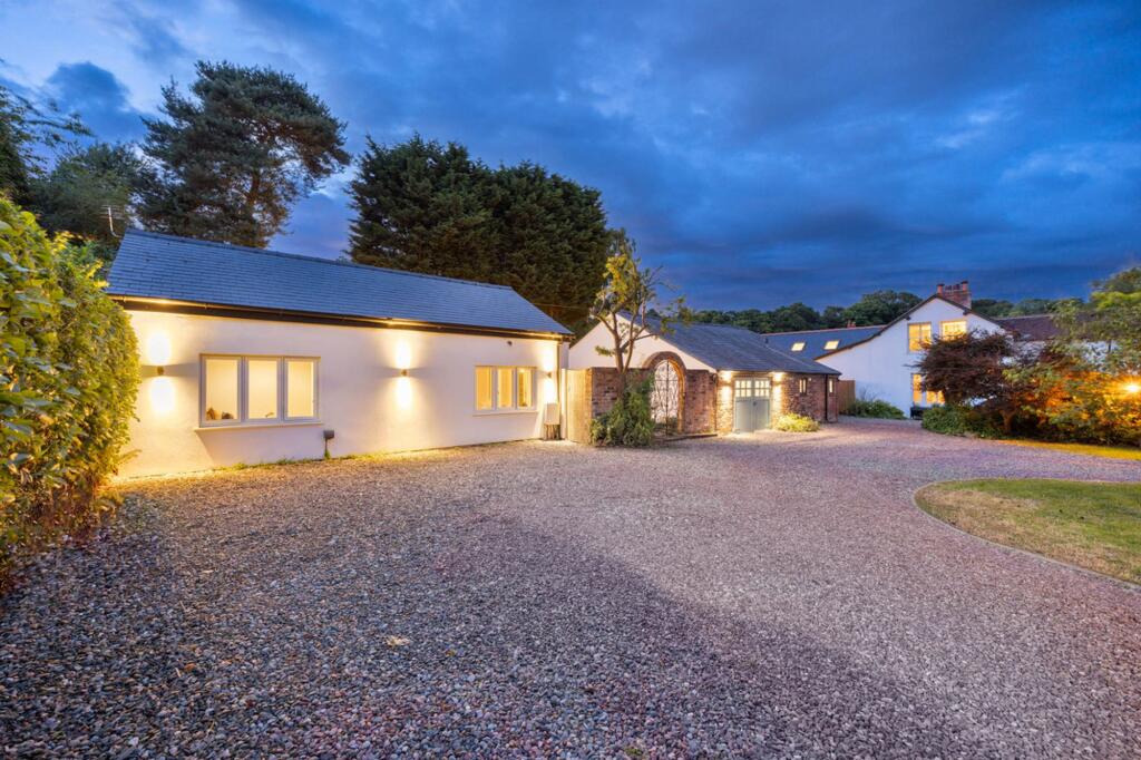 Main image of property: 2 Blue Cap Cottages, Chester Road, Sandiway, CW8 2AU