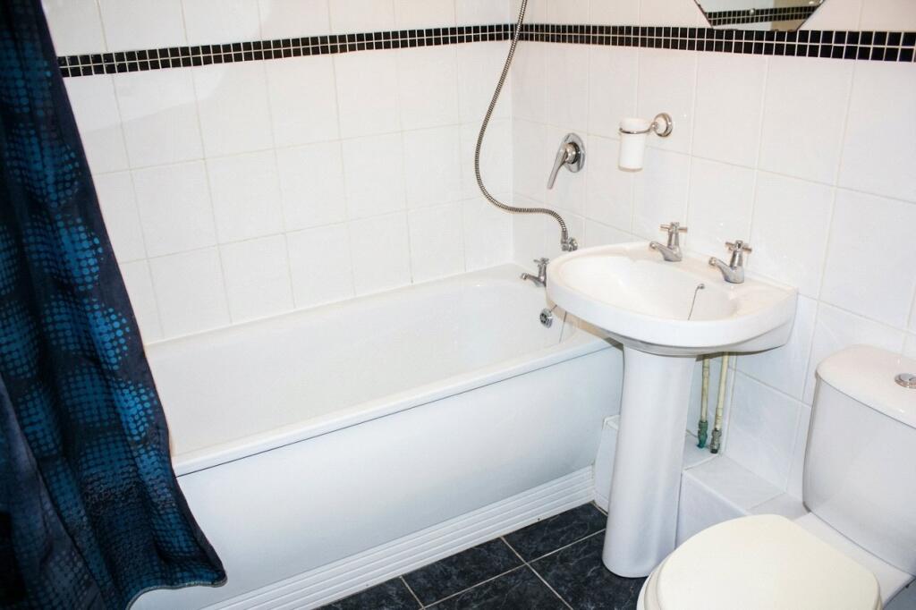 Apartment in Reading - View 5