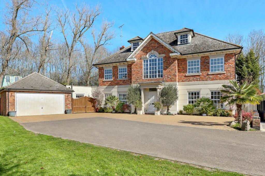 Main image of property: Richmond Park, Loughton