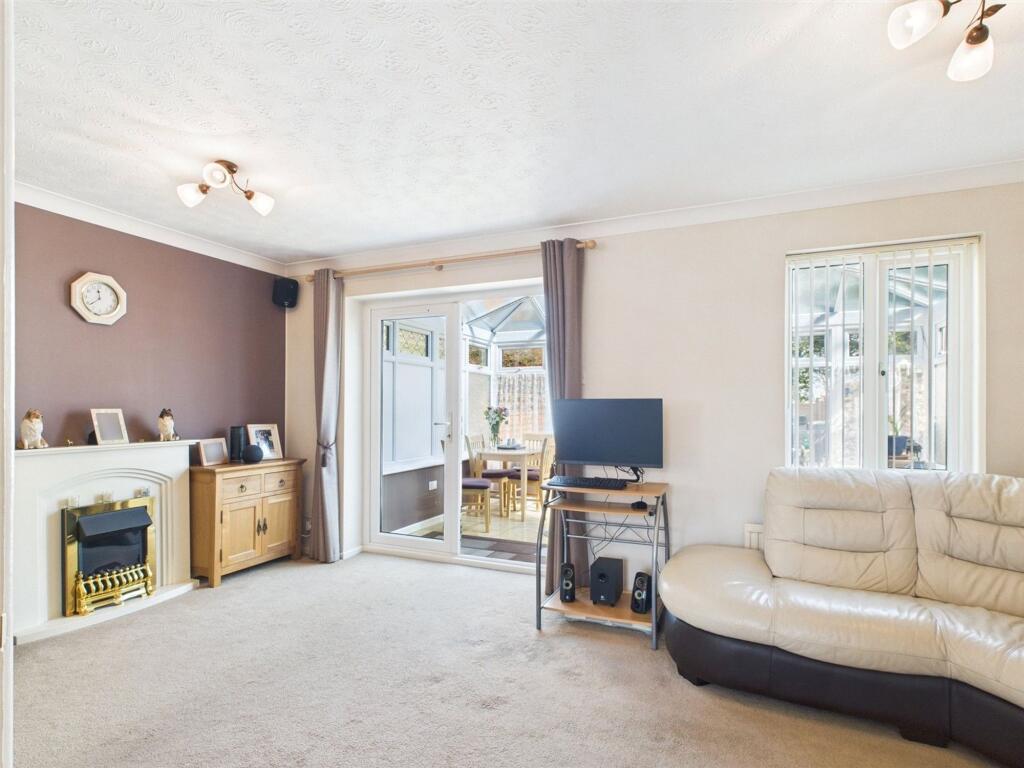 Falcon Fields, Tadley, RG26 - View 3