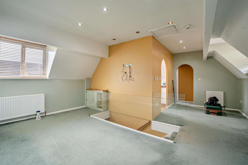 Turnberry, Warmley, Bristol photo 2