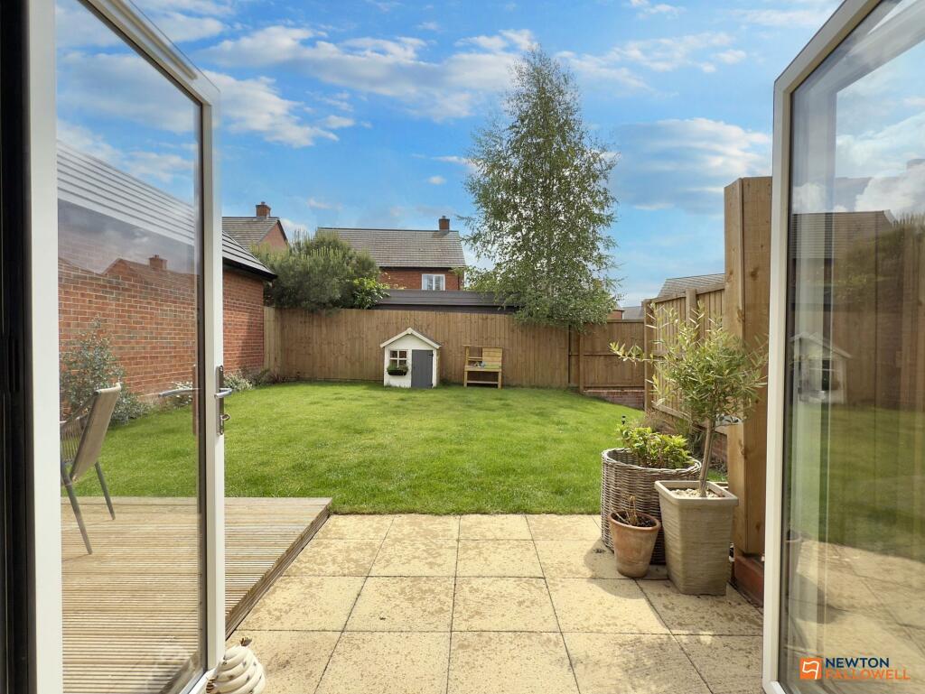 Citron Avenue, Coalville, LE67 photo 4