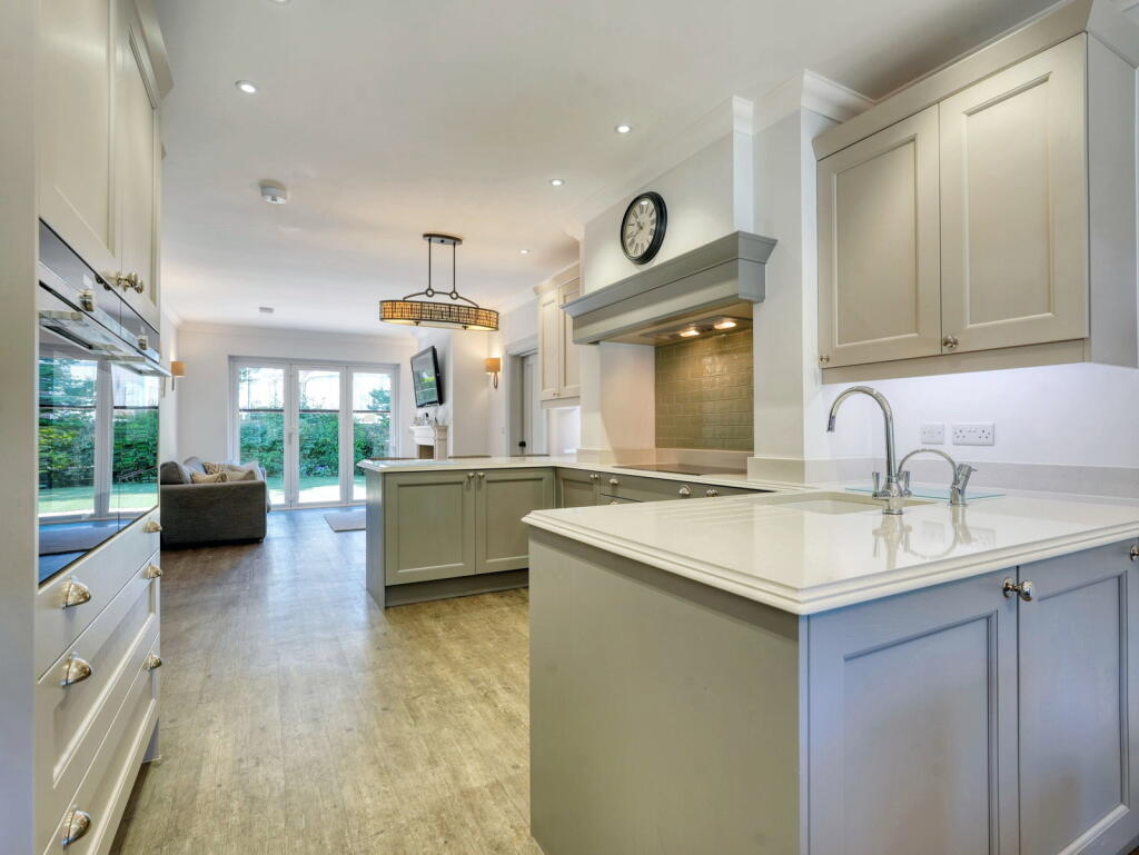 House in Workington, Barepot - More