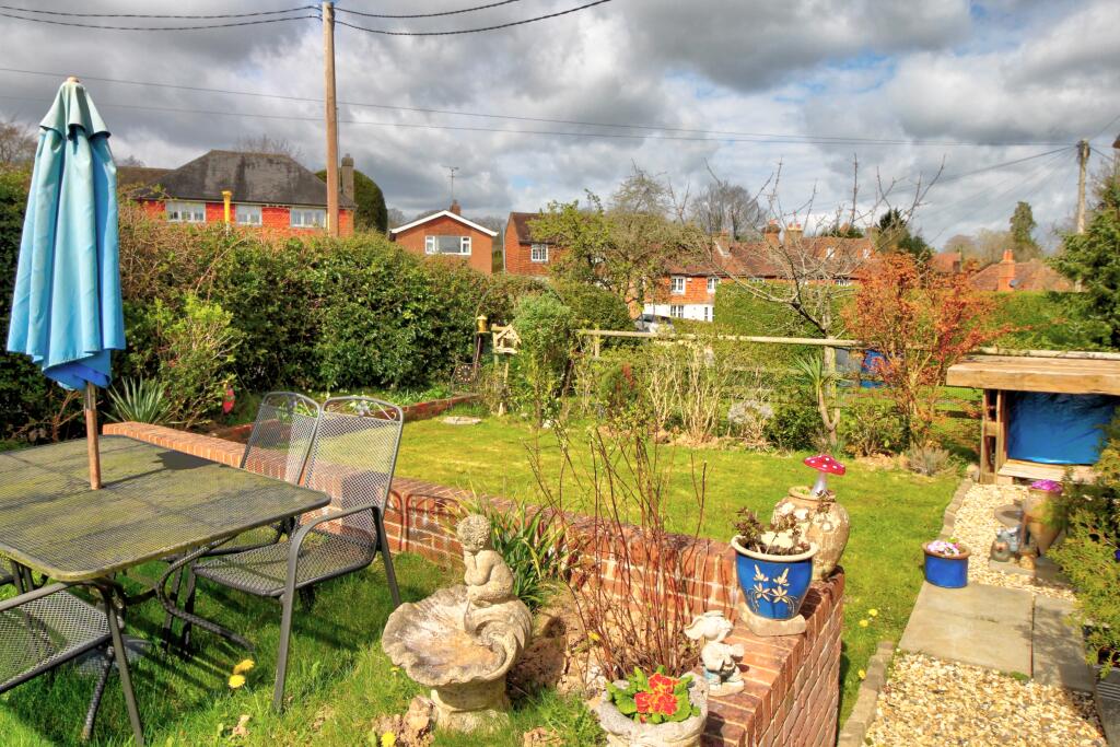 Turners Mead, Godalming, GU8 - View 6