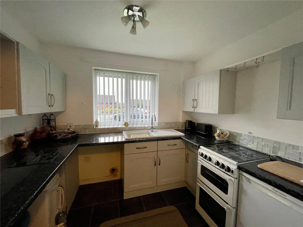 Churston Close, Newcastle, Staffordshire, ST5 photo 4