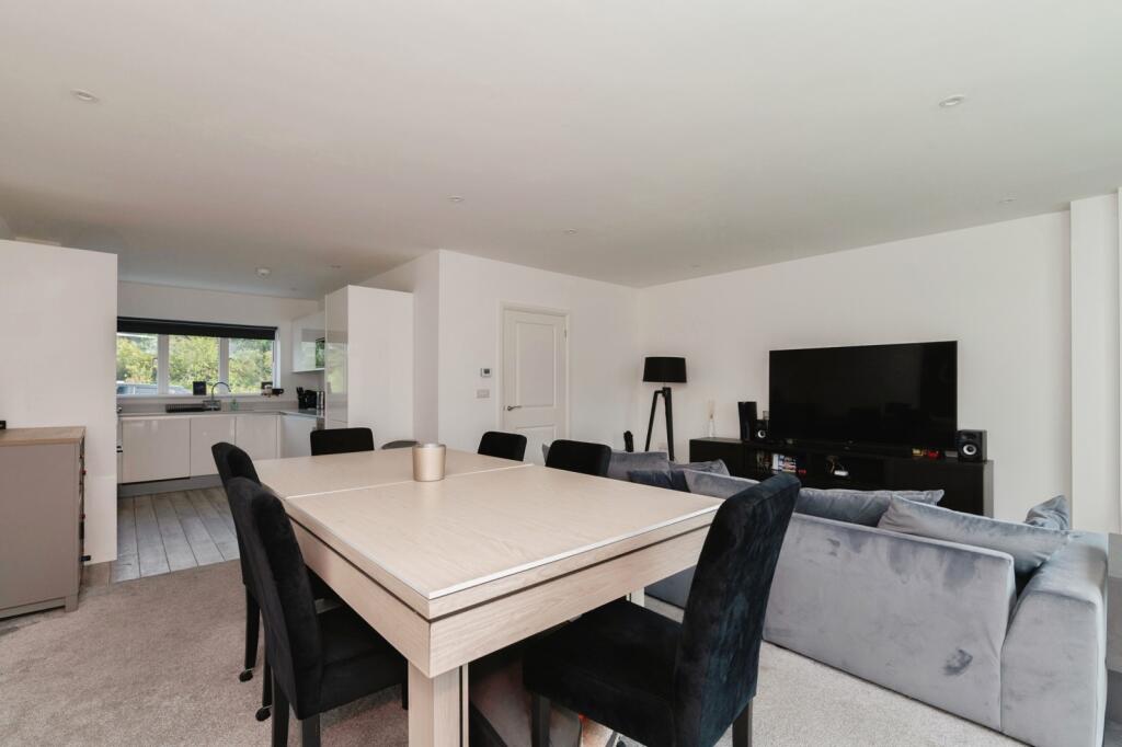 House in Basildon, Ramsden Crays - View 2