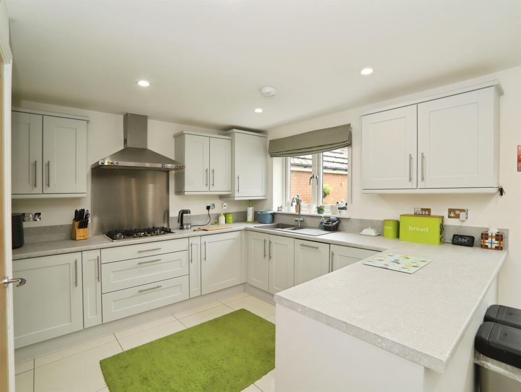 House in Cardiff, Llantrisant - View 2