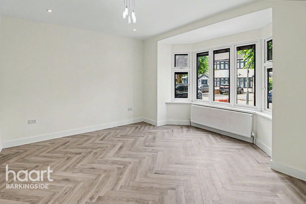 House in London, Redbridge - View 4