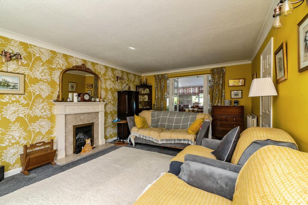 House in Rushcliffe, Nottinghamshire - More