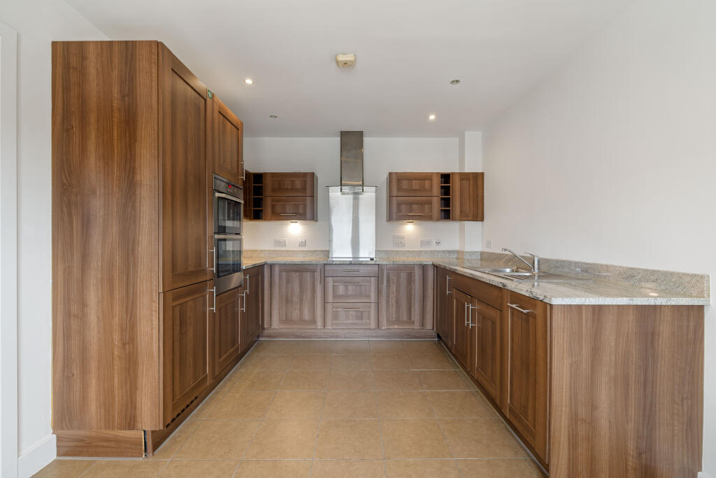 Parham House, King George's Drive, Bramshott Place, Liphook, Hampshire, GU30 photo 3