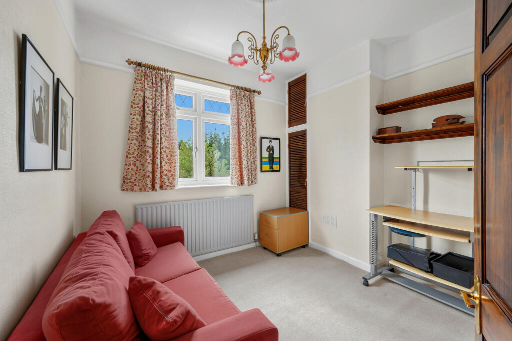 House in London, Cottenham Park, Raynes Park - View 4