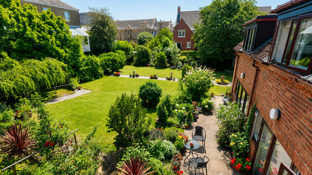 House in Glastonbury, Somerset - More