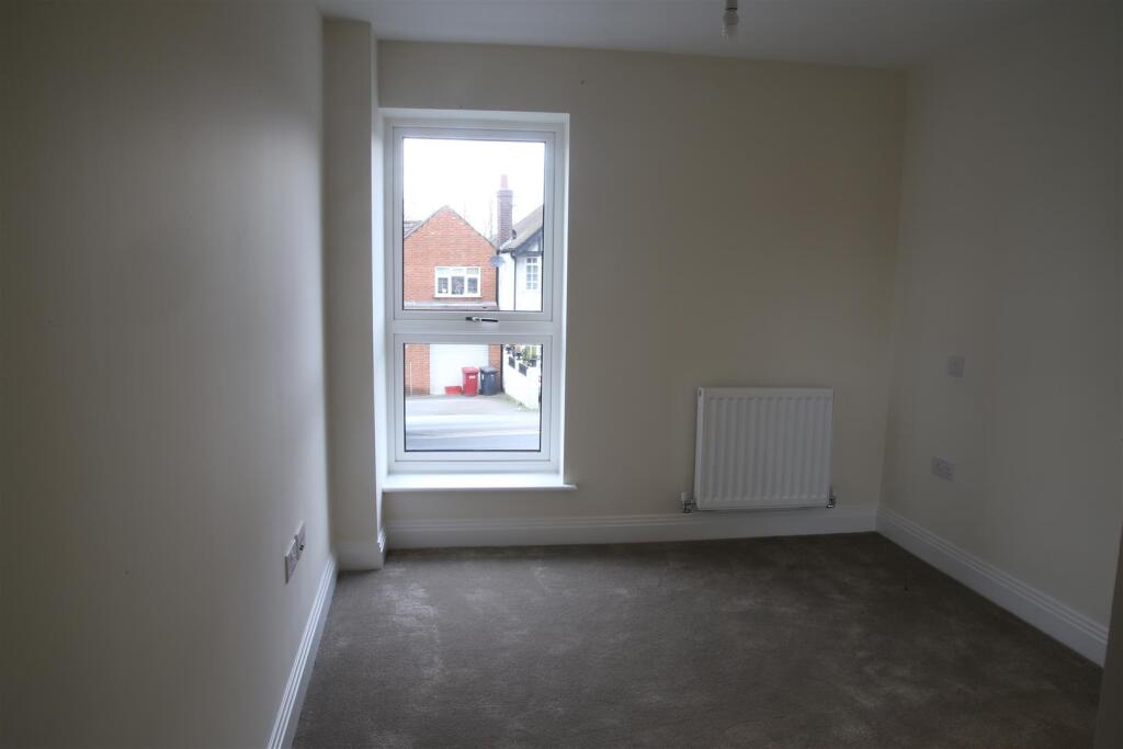 Apartment in Slough - More