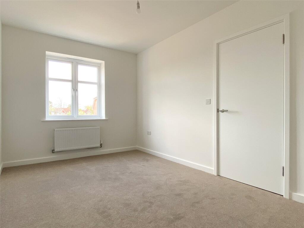 Spinner Avenue, Cranleigh, Surrey, GU6 photo 4