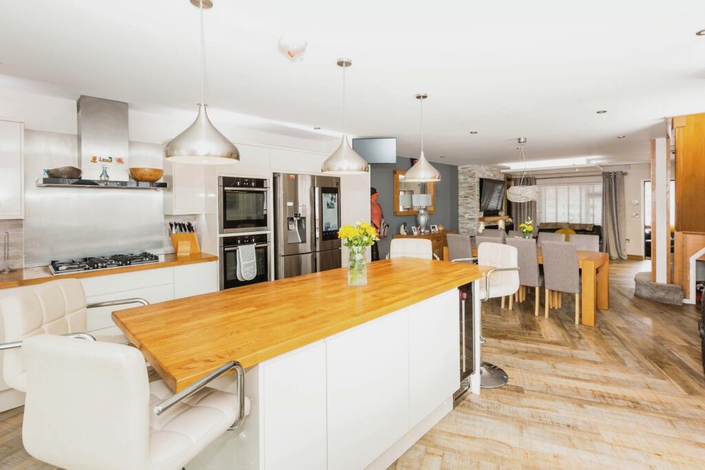 Beaconsfield Way, Sketty, Swansea, SA2 photo 2
