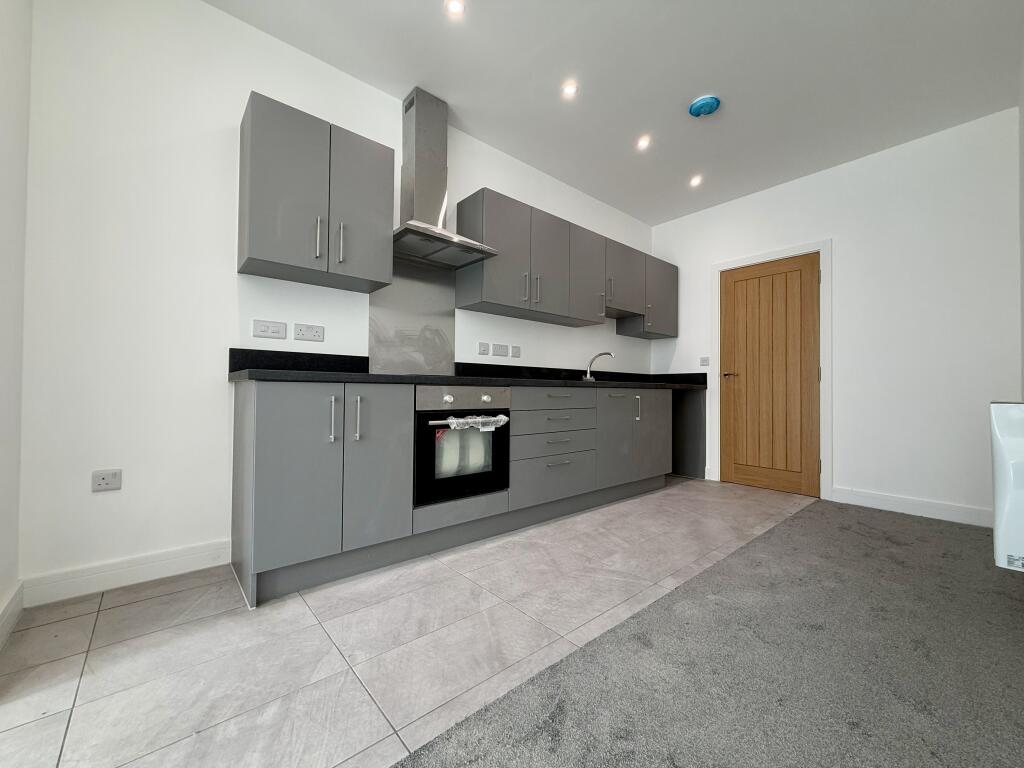 Apartment in East Staffordshire, Burton - More