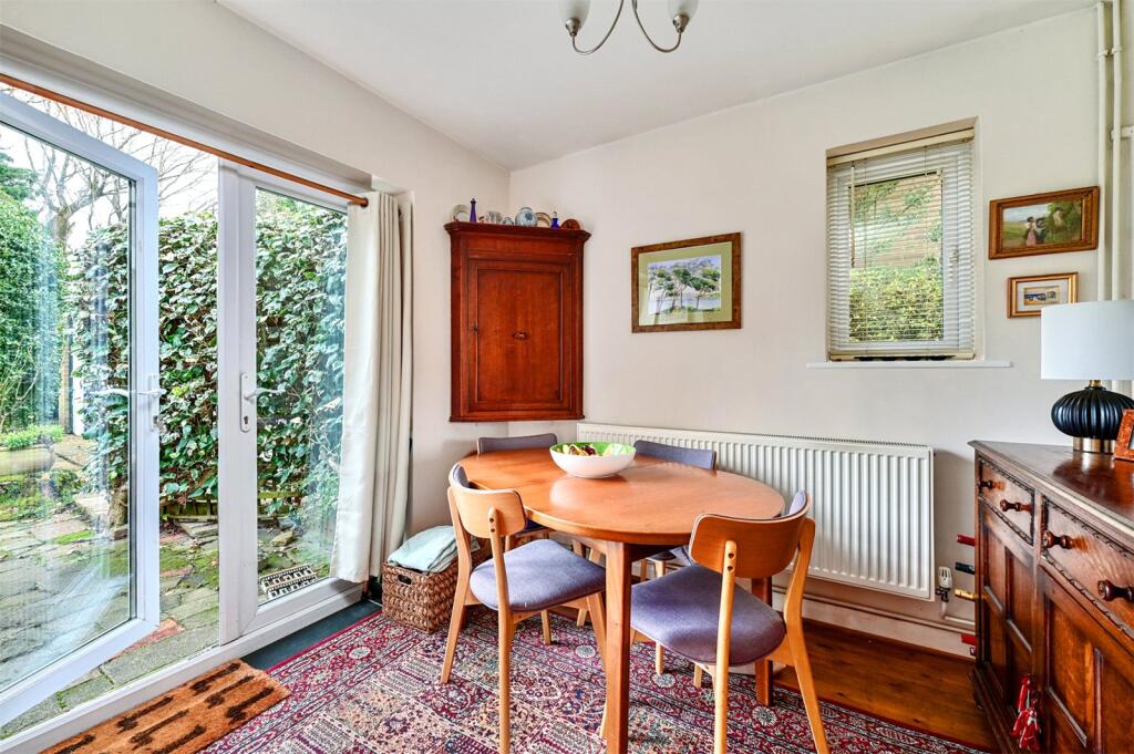 Prospect Road, Farnborough, Hampshire, GU14 photo 3