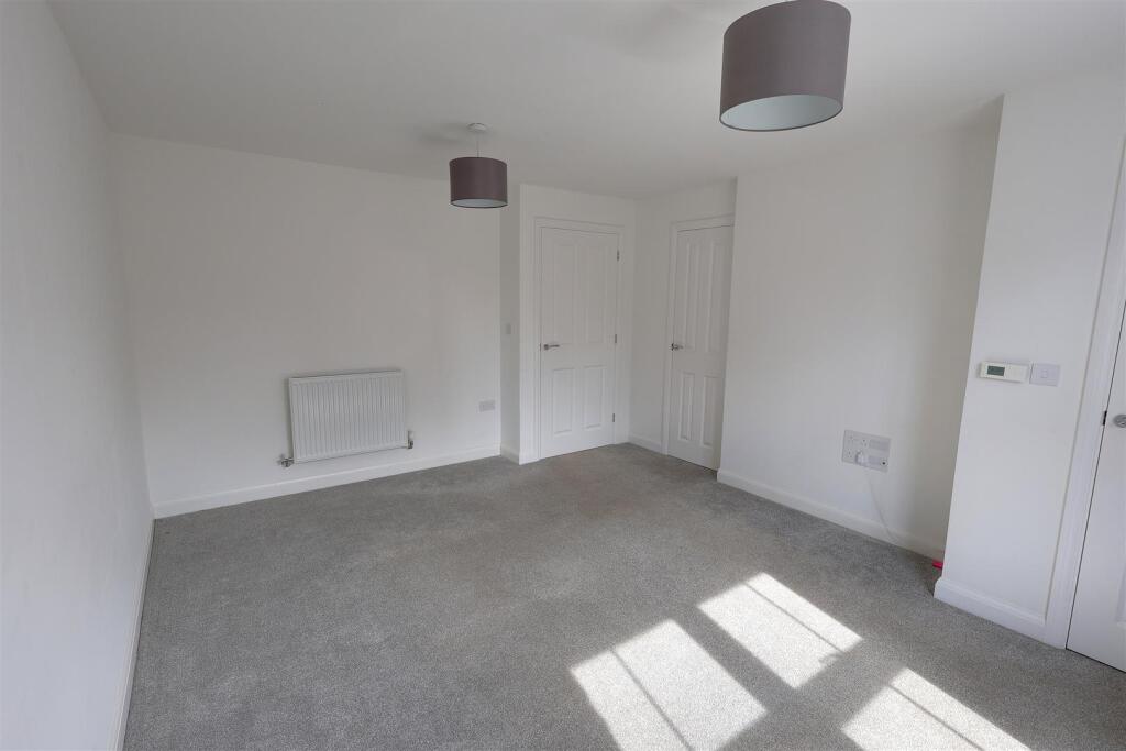 House in Gloucester - View 3