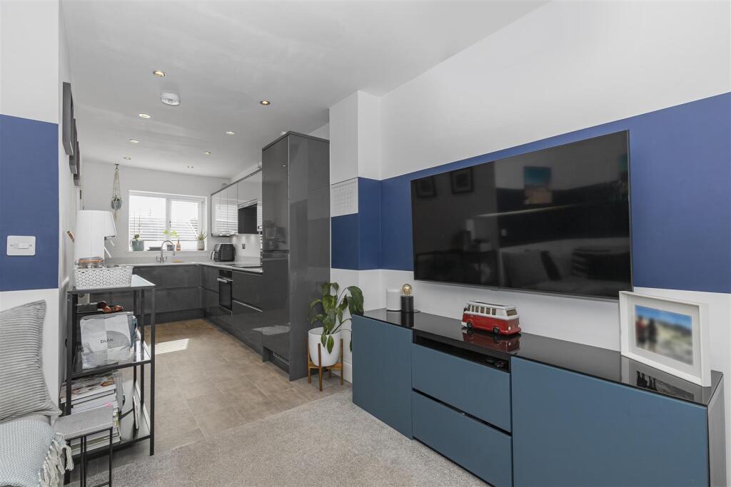 Main image of property: Chewton Close, Keynsham