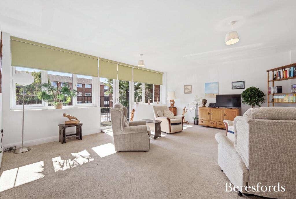 Apartment in Romford - View 3